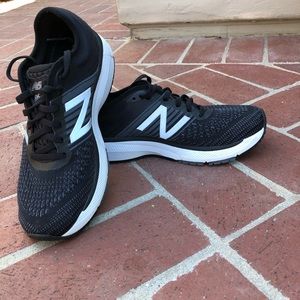 New Balance 860 V.10- Women’s size 8